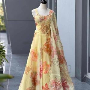 New Modern Embroidery Party Wear Lahenga